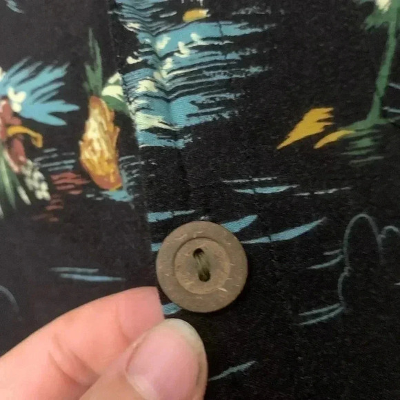 Pineappple moon Hawaiian 🌺 button down shirt boats pineapples 🍍 | size medium - Picture 4 of 7